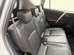 Toyota RAV4 2.0 GX - Image 13