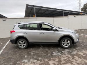 Toyota RAV4 2.0 GX - Image 3