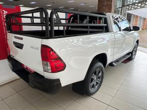 Toyota Hilux 2.4GD-6 Xtra cab Raider manual - Image 2