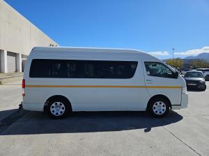 Toyota Hiace 2.5D-4D bus 14-seater GL - Image 3