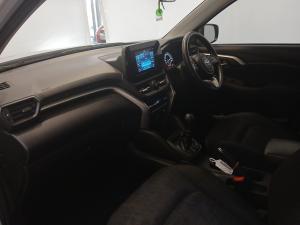 Toyota Urban Cruiser 1.5 XR manual - Image 7