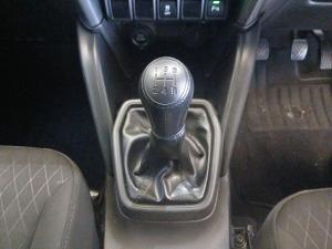 Toyota Urban Cruiser 1.5 XR manual - Image 12