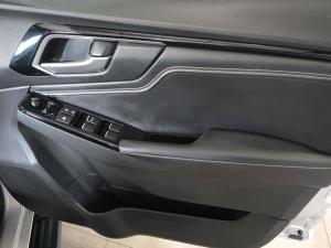 Isuzu D-MAX 3.0 Ddi V-CROSS HR automatic D/C - Image 12