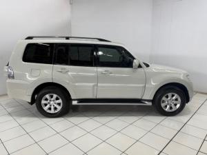 Mitsubishi Pajero 5-door 3.2DI-D GLS - Image 3