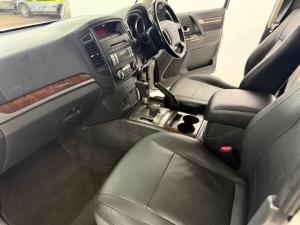 Mitsubishi Pajero 5-door 3.2DI-D GLS - Image 7