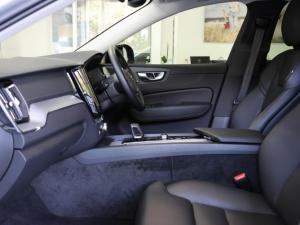 Volvo XC60 T8 Recharge AWD R-Design - Image 10