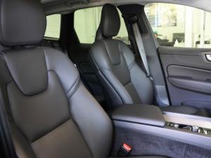 Volvo XC60 T8 Recharge AWD R-Design - Image 4