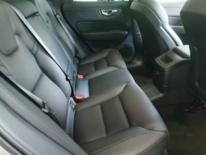 Volvo XC60 T8 Recharge AWD R-Design - Image 6