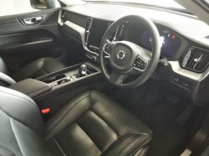 Volvo XC60 B5 Momentum - Image 4