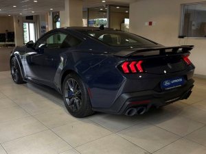 Ford Mustang Dark Horse fastback - Image 3