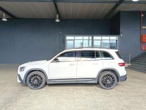 Mercedes-Benz GLB GLB220d 4Matic Progressive - Image 4