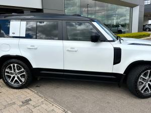 Land Rover Defender 110 D300 X-Dynamic HSE - Image 10