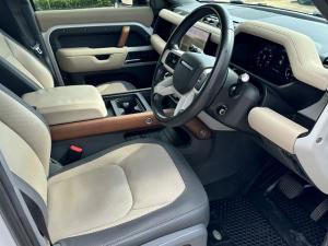 Land Rover Defender 110 D300 X-Dynamic HSE - Image 11