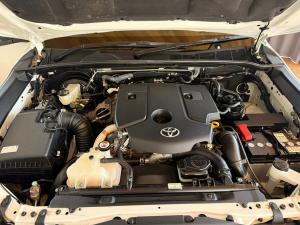 Toyota Hilux 2.4GD-6 double cab Raider manual - Image 11