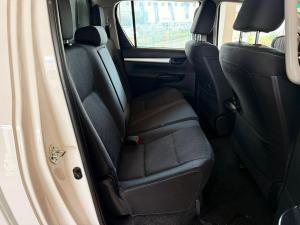 Toyota Hilux 2.4GD-6 double cab Raider manual - Image 13