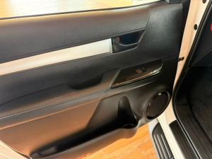 Toyota Hilux 2.4GD-6 double cab Raider manual - Image 25