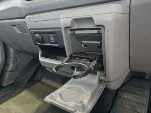 Volkswagen Transporter 2.0TDI Kombi SWB Basic - Image 13