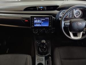 Toyota Hilux 2.4GD-6 double cab 4x4 Raider X manual - Image 6