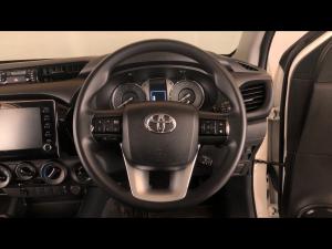 Toyota Hilux 2.4GD-6 double cab 4x4 Raider manual - Image 8
