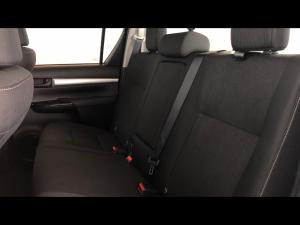 Toyota Hilux 2.4GD-6 double cab 4x4 Raider manual - Image 11
