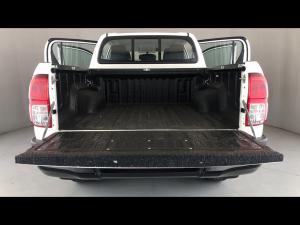 Toyota Hilux 2.4GD-6 double cab 4x4 Raider manual - Image 13