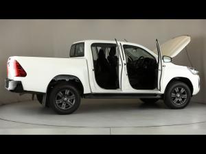 Toyota Hilux 2.4GD-6 double cab 4x4 Raider manual - Image 31