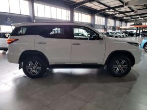 Toyota Fortuner 2.4GD-6 Raised Body automatic - Image 5