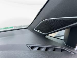 Volkswagen Golf R - Image 17