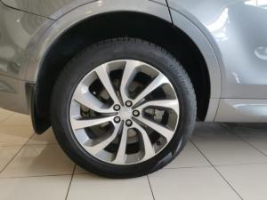 Land Rover Discovery Sport P300e R-Dynamic SE - Image 11