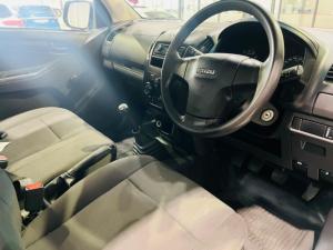 Isuzu D-Max Gen 6 250 single cab Fleetside safety - Image 7
