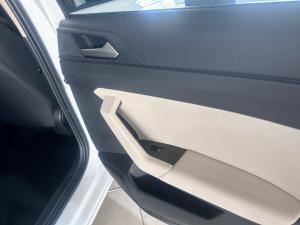 Volkswagen Polo sedan 1.6 manual - Image 8