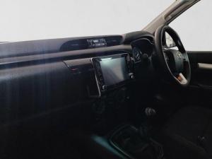 Toyota Hilux 2.4GD-6 double cab 4x4 Raider manual - Image 14