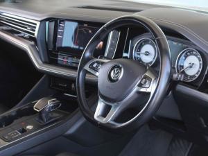 Volkswagen Touareg V6 TDI Executive R-Line - Image 10