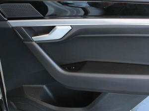 Volkswagen Touareg V6 TDI Executive R-Line - Image 15