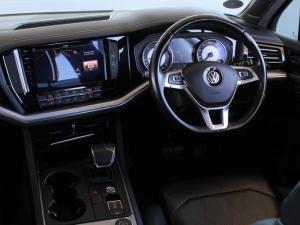 Volkswagen Touareg V6 TDI Executive R-Line - Image 16