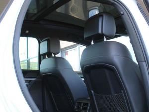 Volkswagen Touareg V6 TDI Executive R-Line - Image 18