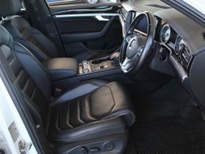 Volkswagen Touareg V6 TDI Executive R-Line - Image 20