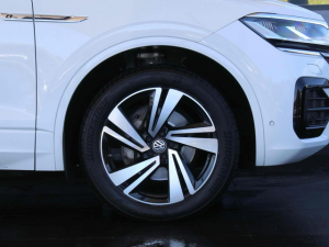 Volkswagen Touareg V6 TDI Executive R-Line - Image 24