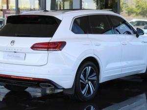 Volkswagen Touareg V6 TDI Executive R-Line - Image 3