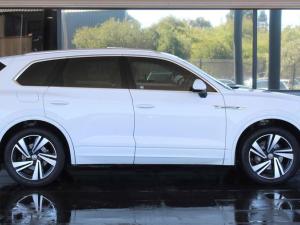 Volkswagen Touareg V6 TDI Executive R-Line - Image 4