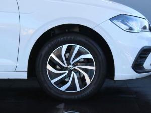 Volkswagen Polo hatch 1.0TSI Life manual - Image 23