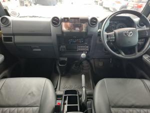 Toyota Land Cruiser 79 4.5D-4D LX V8 single cab - Image 6