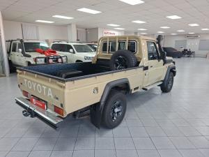 Toyota Land Cruiser 79 4.5D-4D LX V8 single cab - Image 2
