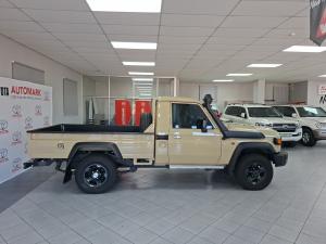 Toyota Land Cruiser 79 4.5D-4D LX V8 single cab - Image 3