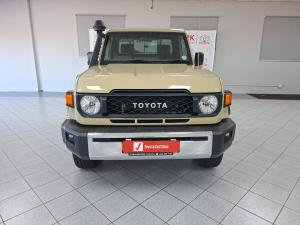 Toyota Land Cruiser 79 4.5D-4D LX V8 single cab - Image 4
