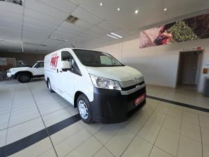 Toyota Quantum 2.8 LWB panel van manual - Image 1