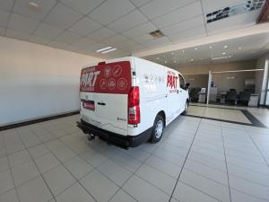 Toyota Quantum 2.8 LWB panel van manual - Image 2