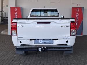 Toyota Hilux 2.4GD-6 4x4 SRX auto - Image 5