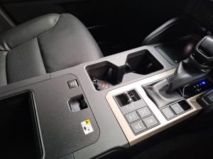 Toyota Land Cruiser Prado 2.8GD VX-R - Image 12