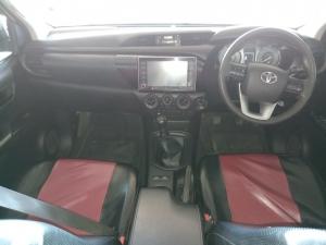 Toyota Hilux 2.4GD-6 double cab 4x4 Raider manual - Image 6